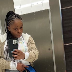 Meet your Posher, Naisha